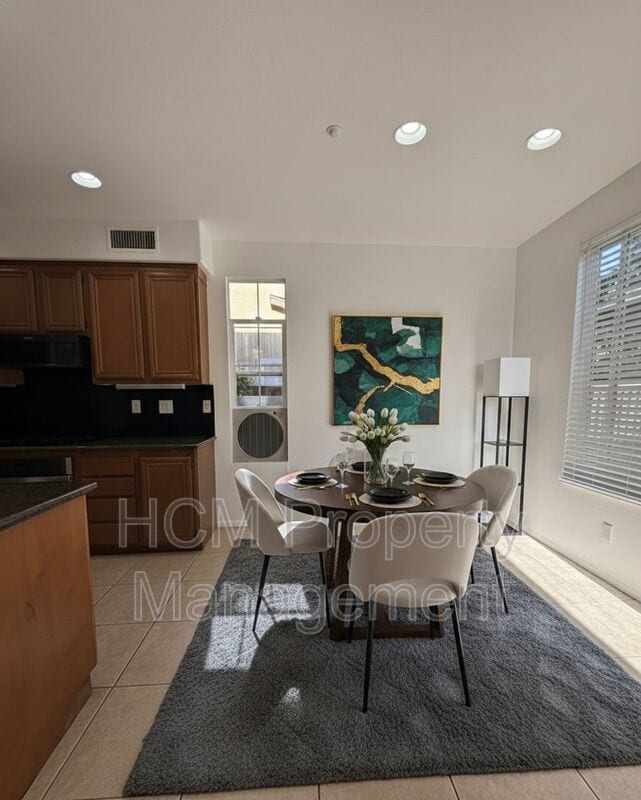 Building Photo - 28 Lansdale Ct