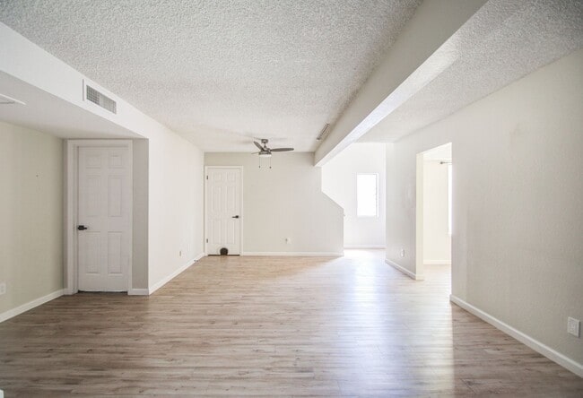 Building Photo - Spacious Villa for rent in Phoenix!