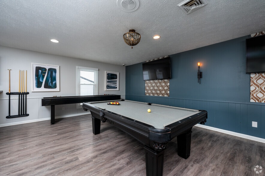 Community Lounge - Lake Castleton Apartments