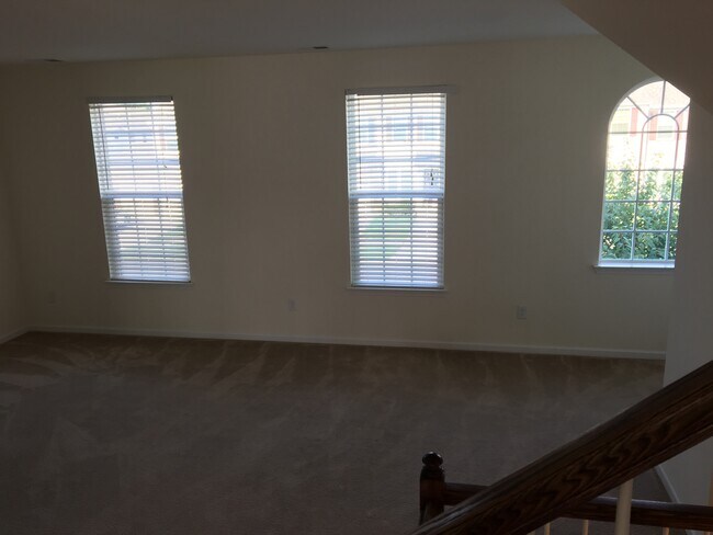 Building Photo - 1210 Madison Ln