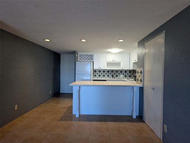 Building Photo - 7520 Hornwood Dr