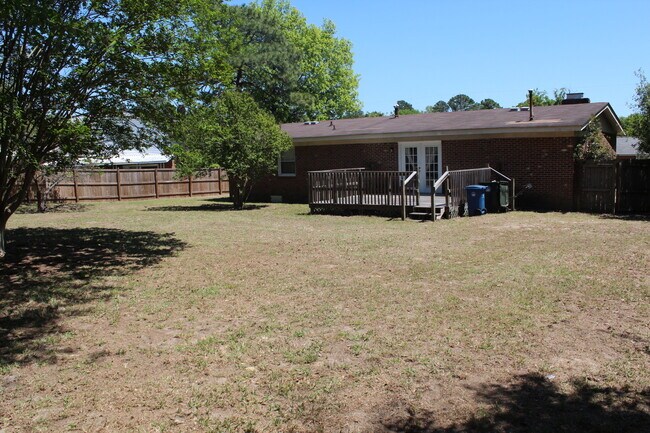 Building Photo - Ireland Dr. area