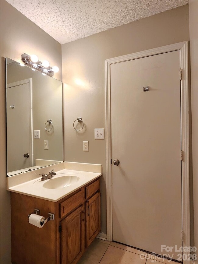 Building Photo - 268 Southcircle Dr NW