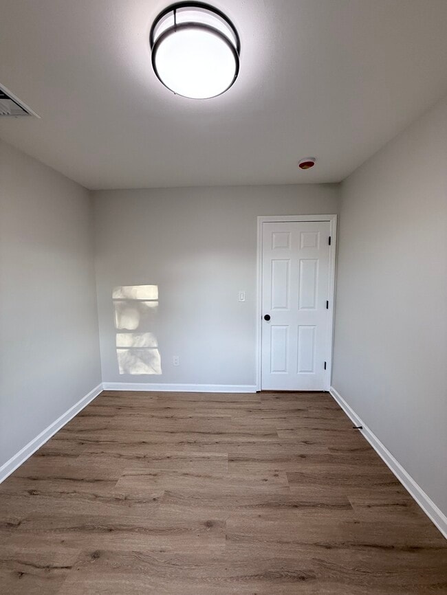 Building Photo - 40 Eisenhower Dr