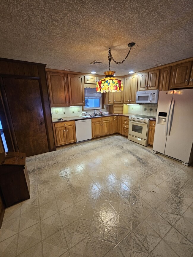 Building Photo - 5044 Rhodesdale Vienna Rd