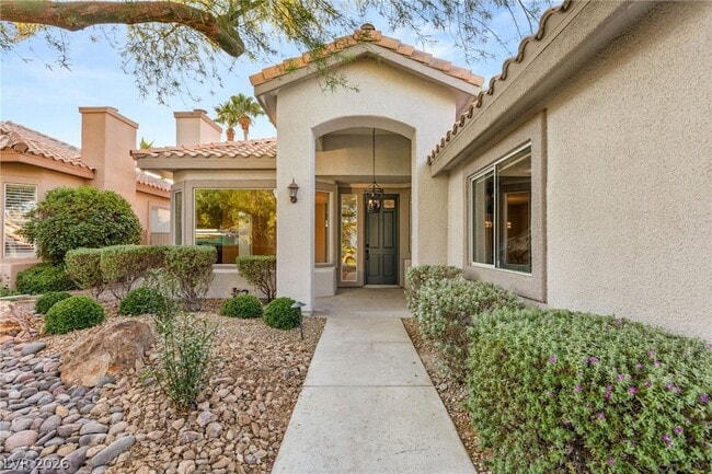Building Photo - 1605 Shadow Rock Dr