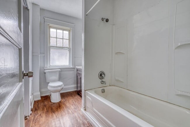 Building Photo - Spacious 3 Bedroom, 1.5 Bathroom with large Porch and Backyard