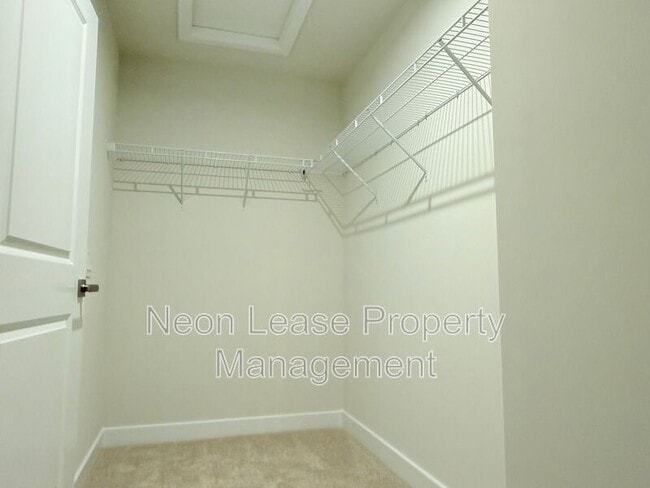 Building Photo - 7287 Clubhouse Dr