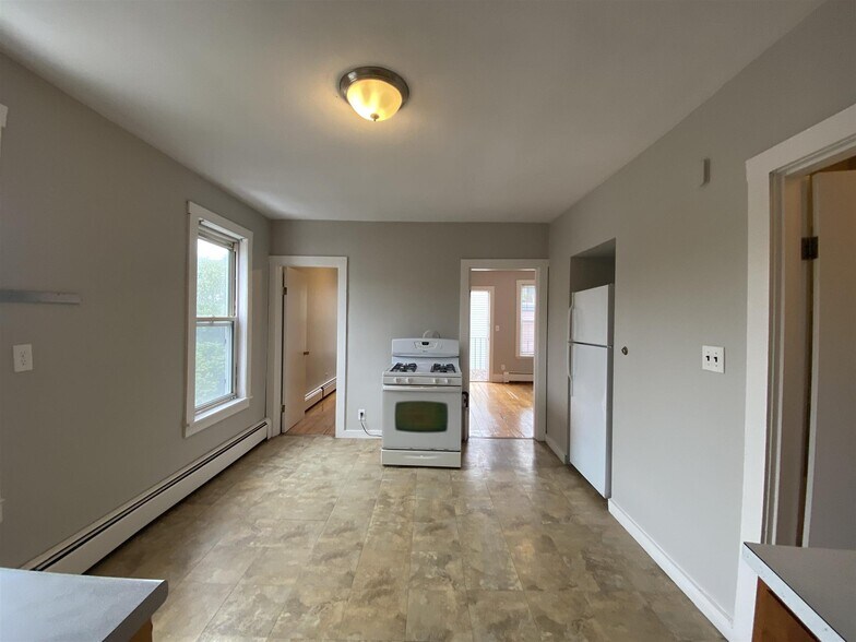 Building Photo - 23 Elmer St