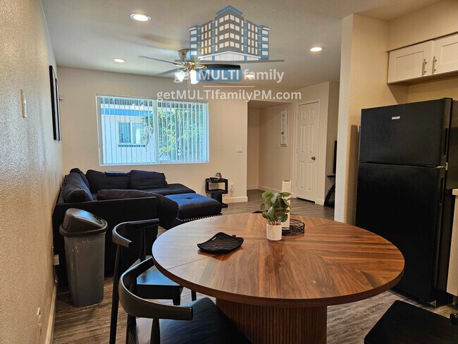 Building Photo - 515 W Pebble Beach Dr