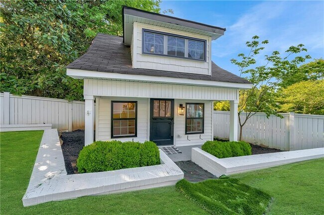 Building Photo - 1812 Wellbourne Dr NE