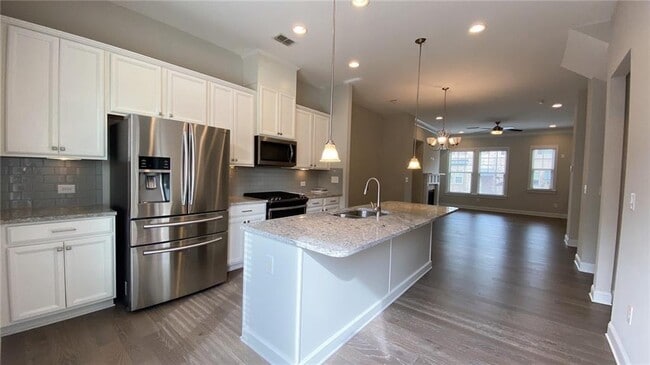 Building Photo - 4426 Kerrington Ave