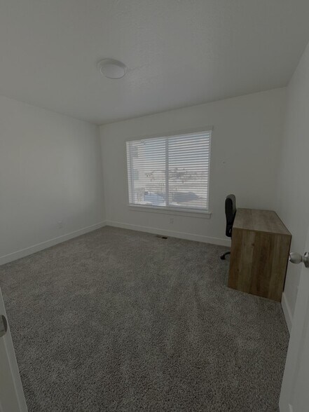 Building Photo - 460 W 25 N