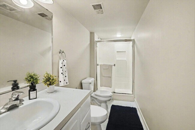 Building Photo - 3382 Hampstead Ct