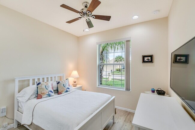 Building Photo - 4-bedroom, 2-bathroom pool home for rent.