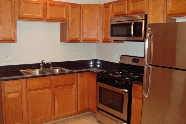 Kitchen - 2212 W 21st Pl