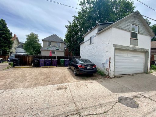 Building Photo - Charming 1-Bedroom Apartment in Desirable ...