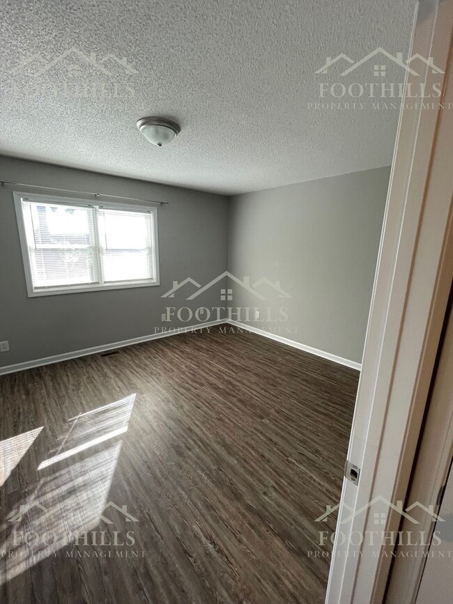 Building Photo - 2-Bedroom Home with Fenced Backyard and Ap...