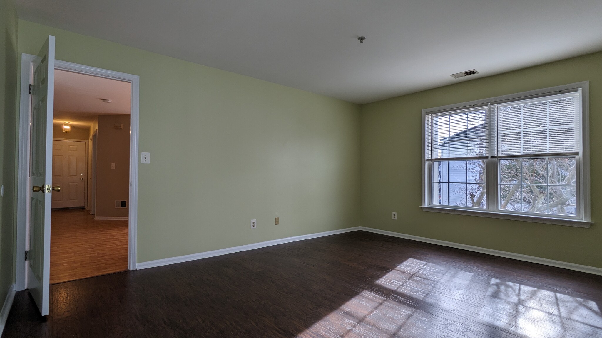 Master bedroom - 921 Waterford Dr