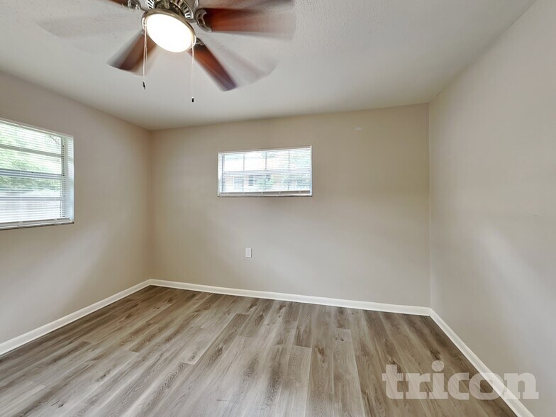 Building Photo - 2932 E 148th Ave