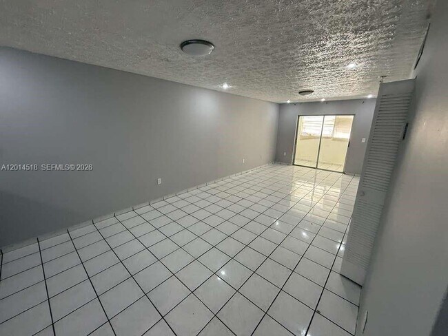 Building Photo - 6055 W 19th Ave