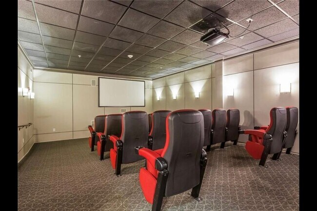 Building Photo - 903 Providence Pl