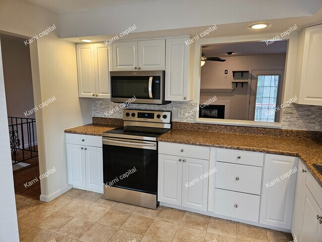 Building Photo - 8709 Olde Colony Trl