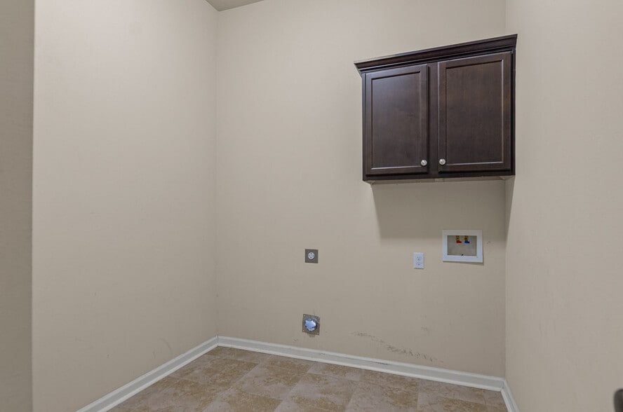 laundry room - 37232 Corvette Dr