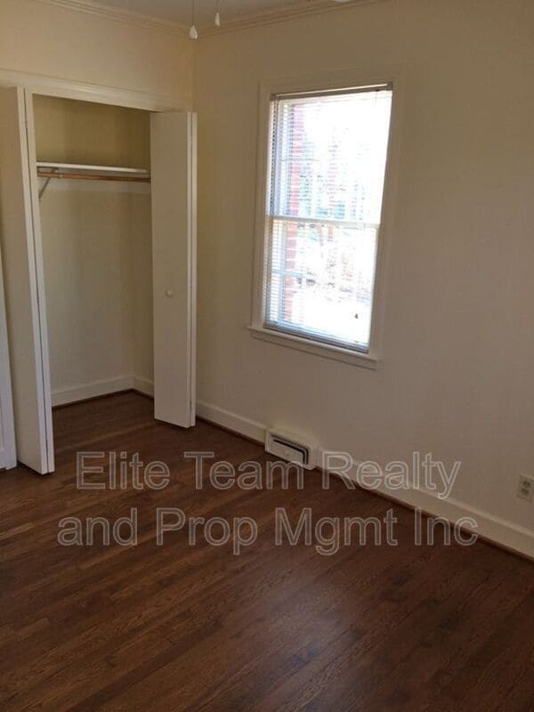 Building Photo - 513 Webster Pl