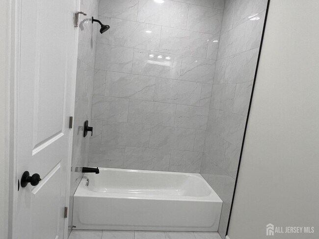 Building Photo - 33 Obert St