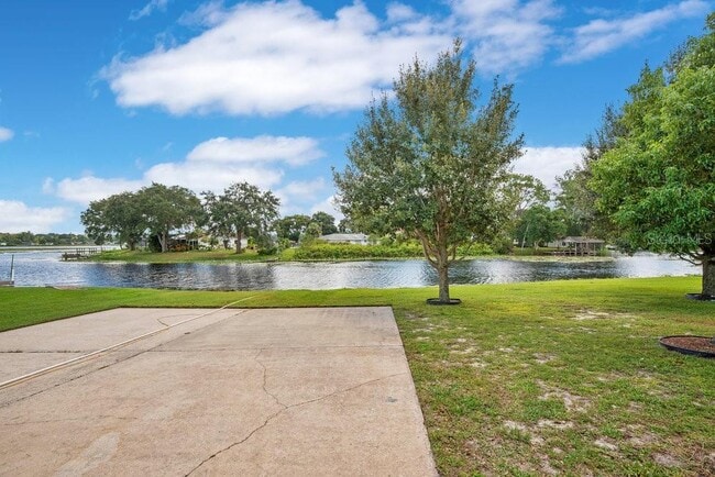 Building Photo - 1143 E Fowler Dr