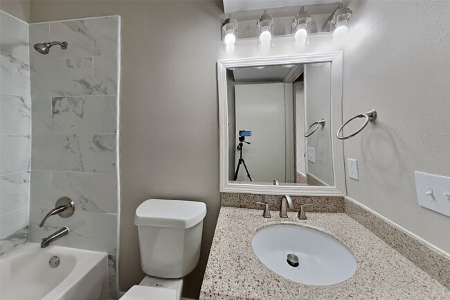 Building Photo - 3206 Birch Creek Dr