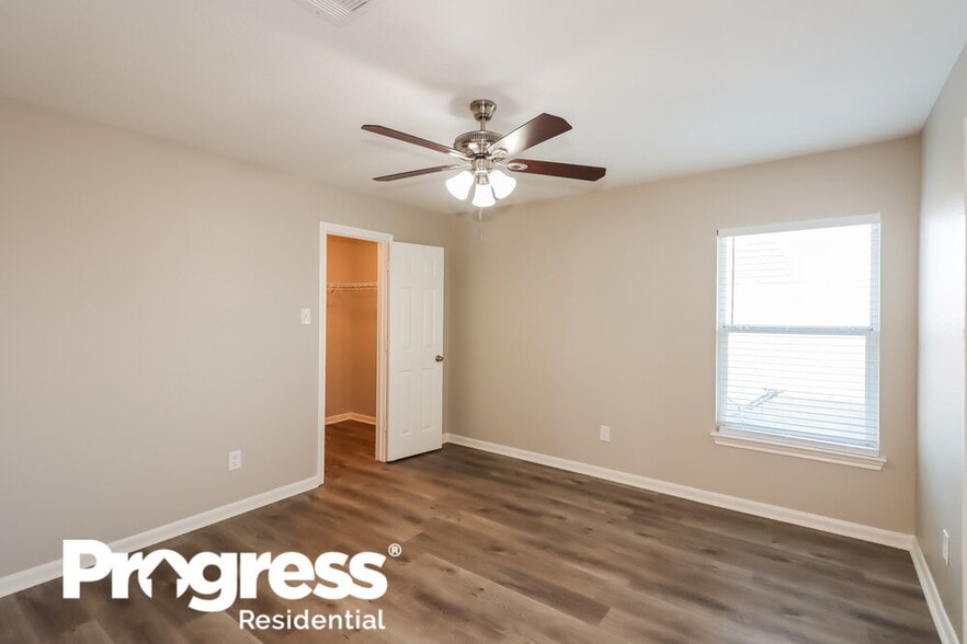 Building Photo - 974 Oak Falls Dr