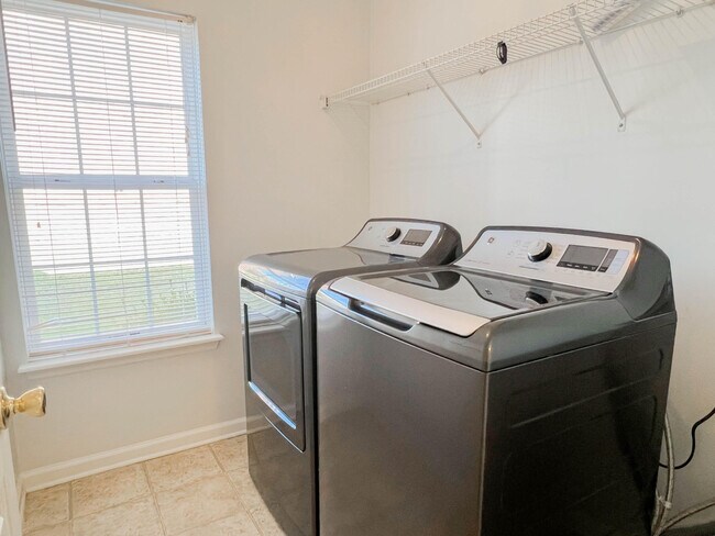 Building Photo - 6117 Independence Way