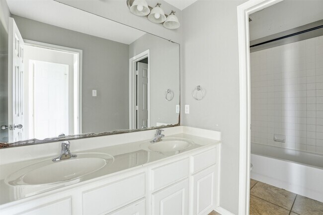 Building Photo - 6802 Claire Brook Dr