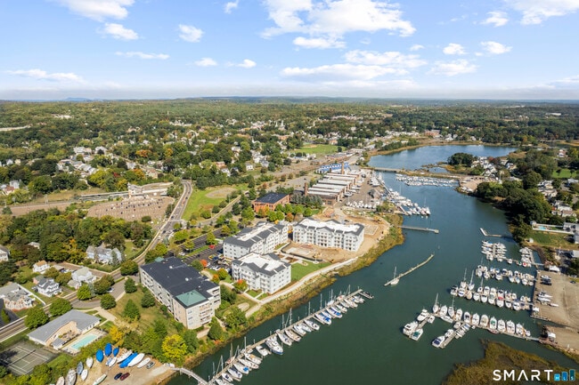 Building Photo - 52 Maple St