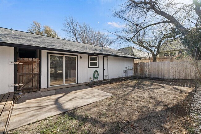Building Photo - 3201 Mossrock Dr