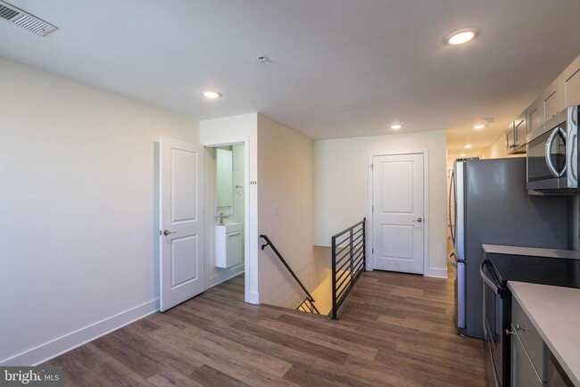 Building Photo - 2444 Frankford Ave