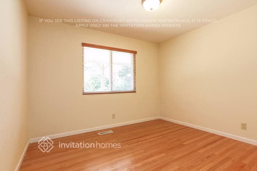 Building Photo - 1528 Vervais Ave