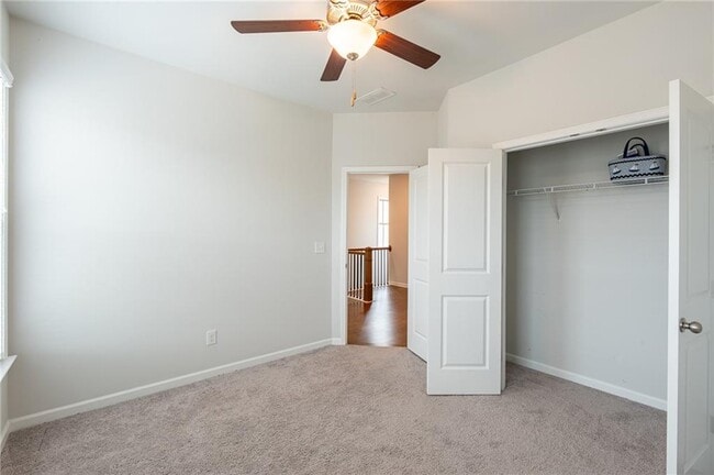 Building Photo - 2701 Cedar Pne Wy
