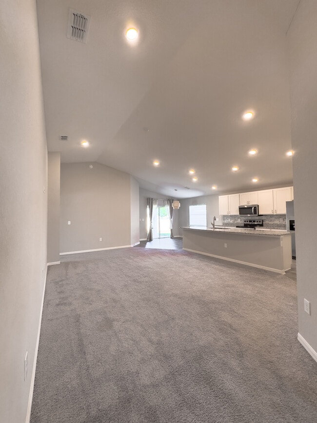 Building Photo - 4339 Swan St