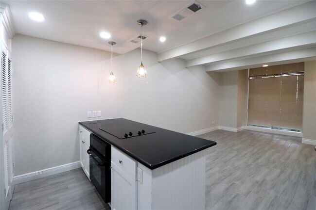Building Photo - 5929 Queensloch Dr