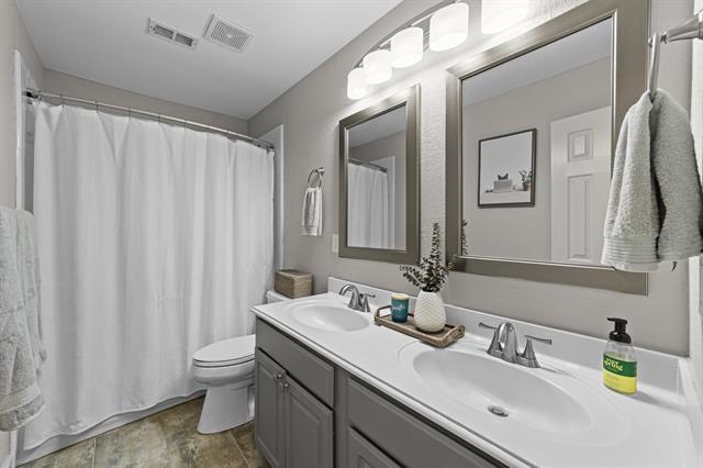 Building Photo - 4719 Highlands Dr