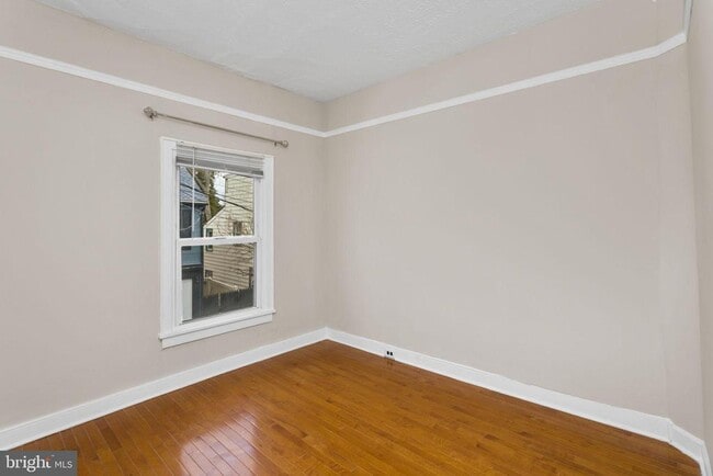 Building Photo - 22 Thompson St