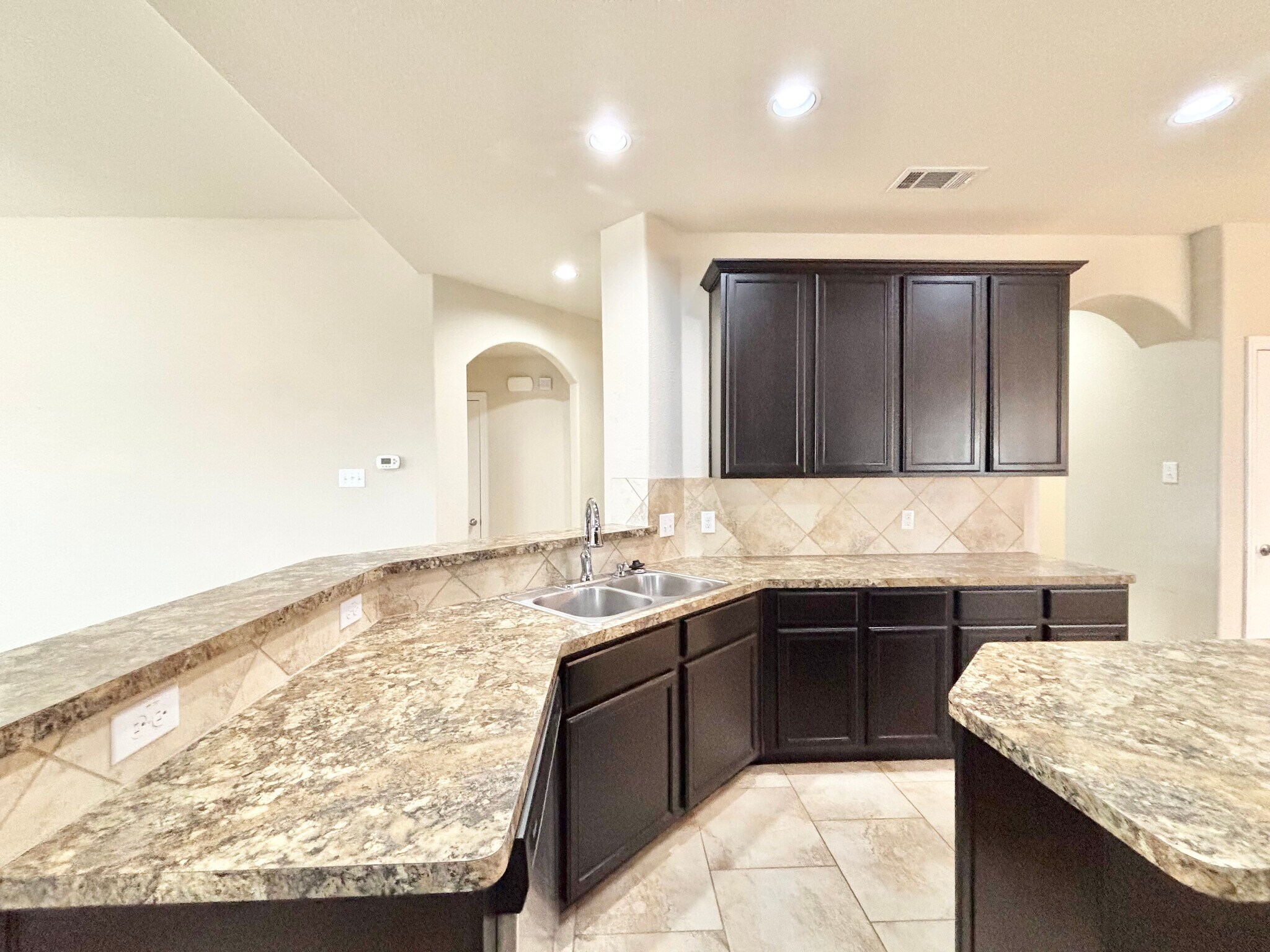 Building Photo - 3010 Sweetwater Trl