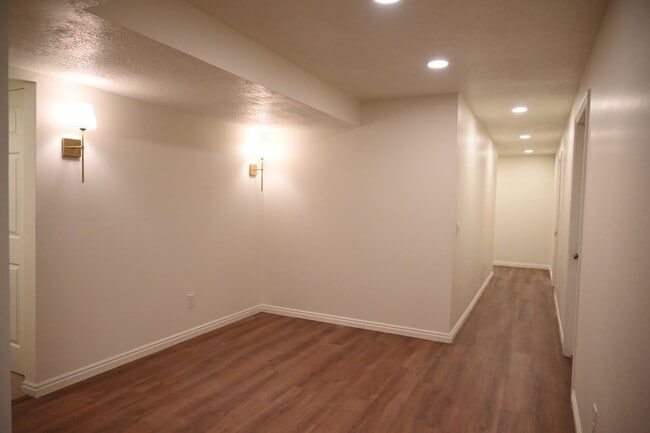 Building Photo - 1186 Beverly Way
