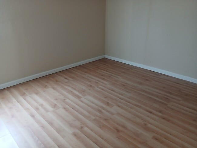 Building Photo - 711 S Poplar St