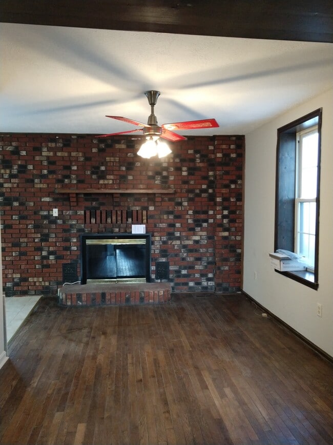 Building Photo - 519 W Potomac St