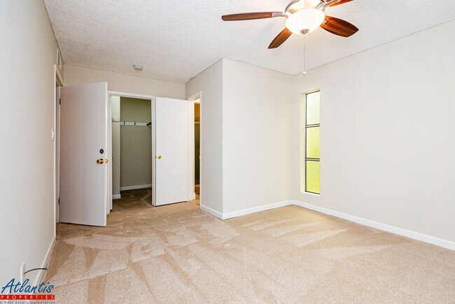 Building Photo - Pueblo De Los Gatos | Garage | Desirable L...