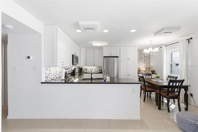 Building Photo - 5280 Coquina Key Dr SE